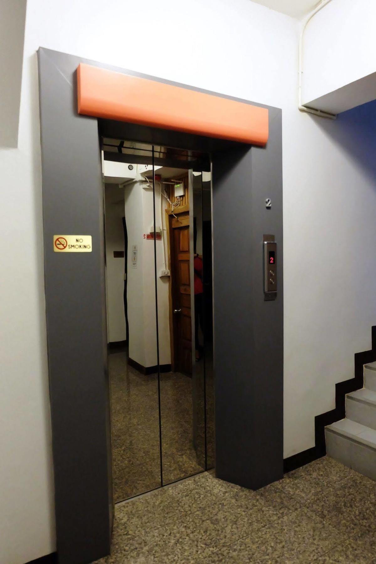 九号舒适厨房酒店 曼谷 外观 照片